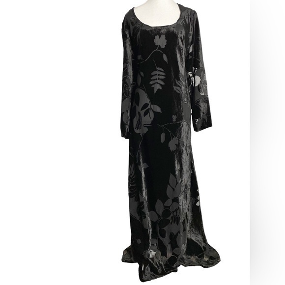 Lifestyle Elements Dresses & Skirts - Lifestyle Elements By Sonia G. Black Panyvelvet Evening Maxi Long Sleeve Dress